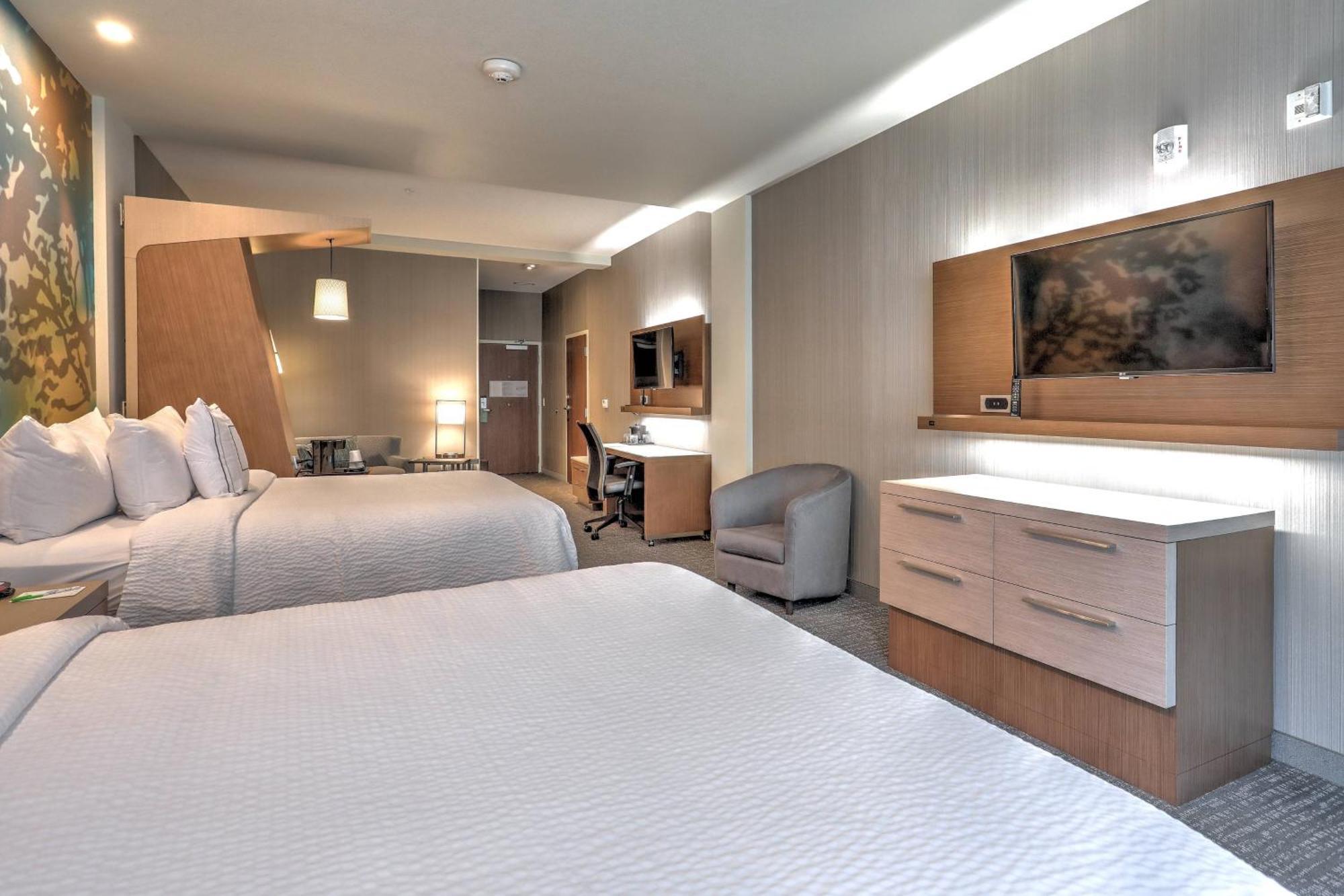 Courtyard By Marriott Deptford Hotel Almonesson Exterior photo