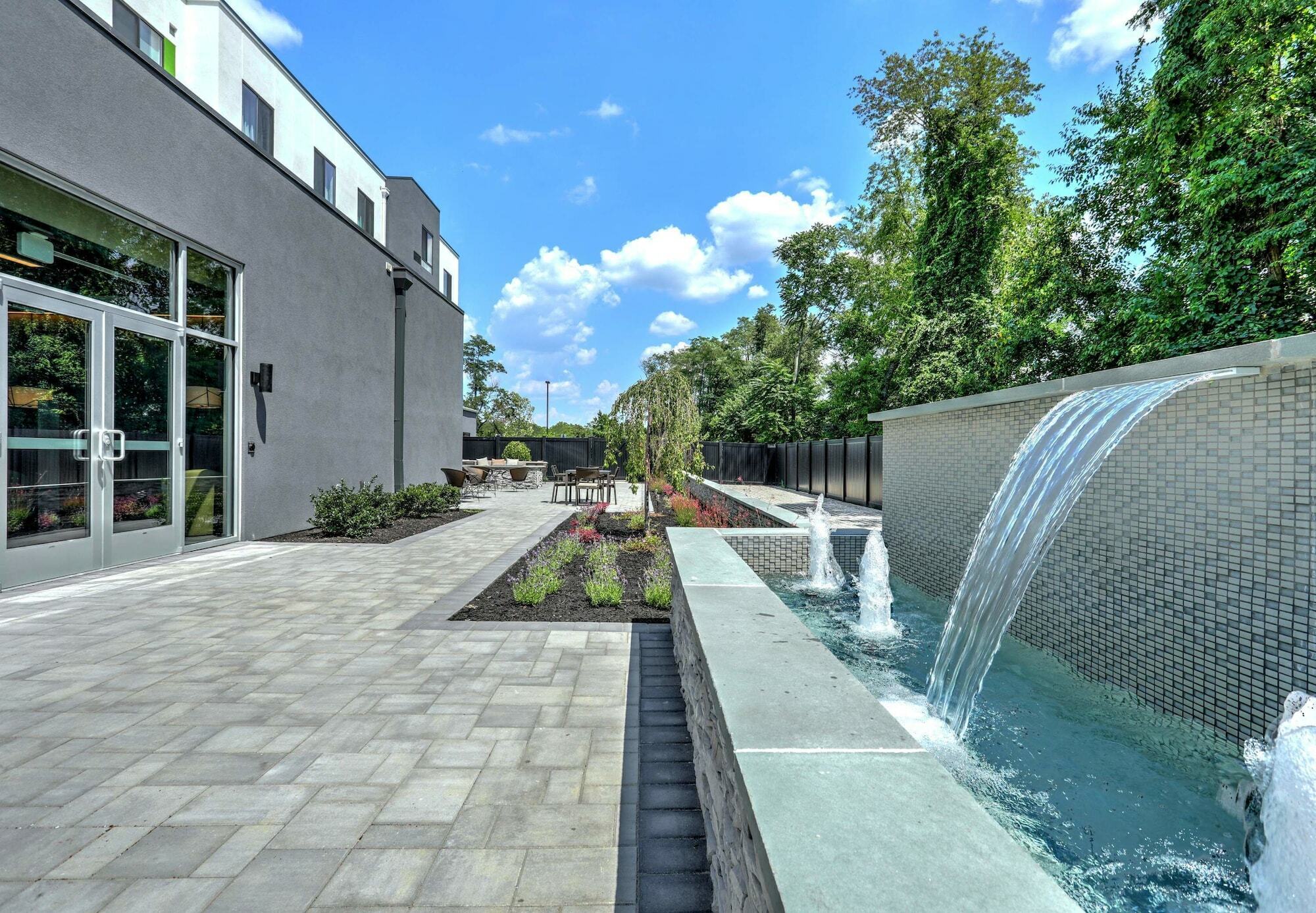 Courtyard By Marriott Deptford Hotel Almonesson Exterior photo